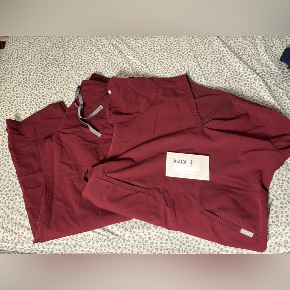 FIGS BURGUNDY SET 
 Casma 3 pocket scrub top- L
Livingston Basic scrub pant - M